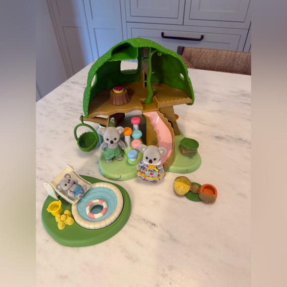 CALICO CRITTERS Misty Forest Treehouse - Picture 1 of 1